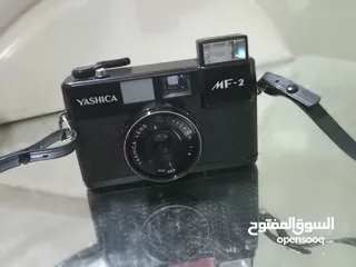  3 كاميرا ياشيكا يابانى بالجراب الاصلى بفلاش اضاءة  داخلى ببطارية وتستخدم افلام كما بالصور من 45 سنة