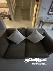  5 طقم أرائك بني فاخر بحالة شبه جديدة وحدة 2 كراسي وحدة 3 كراسي 160سم و 222سم  السعر قابل لل مفاصلة