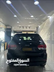  1 Jeep grand Cherokee 2017 GCC OMAN CAR IN VERY GOOD CONDITION