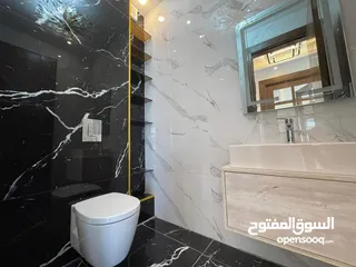  11 شقة طابقية (سكن خاص) للبيع بإطلالة (بانارومية) وجميلة جداً على السيتي مول وحدائق الحسين وقرب مكة مول