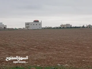  2 مادبا (الخطابية ) قطع اراضي مفروزة سكنية للبيع من المالك مباشرة بدون وساطات وعمولات منطقة فلل