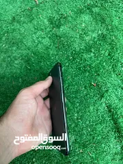  4 بسعرر مغري pro Max 11 وكاله مش مفتوح