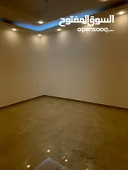  14 بيت للبيع كاش
