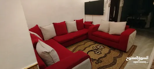  8 طقم كورنر 9  مقاعد بحالة جيدة جدا لون خمري وبيج