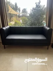  1 طقم كنب جلد اسود matt 3 قطع السعر. 280 دينار