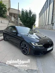 4 السيارة موجودة البرا مع امكانية الشحن...BMW 530i