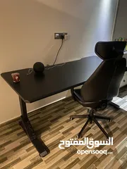  1 Electronic Desk and Gaming Chair