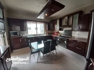  13 شقة مفروشة للإيجار 200م2 ( Property 15799 )-175072921