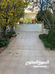  2 دوبلكس أرضي مميز بمساحة واسعة وحديقة خاصة في موقع استراتيجي بالقرب من شارع الجامعة الأردنية