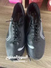  1 حذاء كرة قدم صالات (Indoor) شبه جديد - مقاس 47 - WALKED ماركة