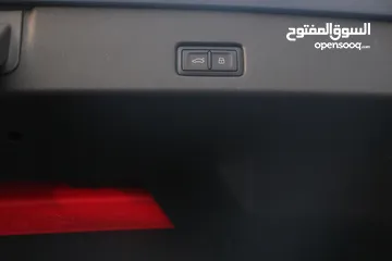  12 AUDI Q4 etron 2022
