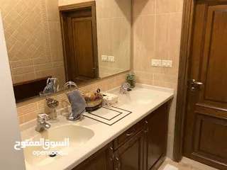  10 فيلا مستقلة للإيجار مفروشة بالكامل مكونه من 5 نوم