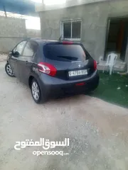  2 بيجو موديل 208 سنة 2015 في الترخيص 2014