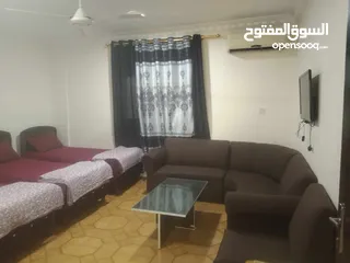  22 شقق و غرف مفروشة