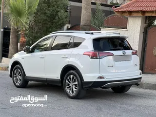  4 راف فور XLE موديل 2017 فحص كامل 7 جيد فُل اوبشن مع فتحة 4X4 بحالة الوكالة مميز للبيع