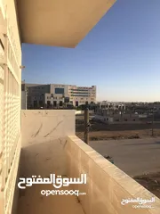  1 شقة جديدة سوبرديلوكس قريبة من مستشفى الملك طلال العسكري