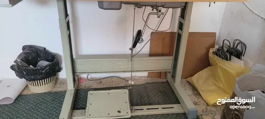  4 ماكينة خياطة سيرفو صامت استعمال منزل للبيع بداعي السفر تواجد جبل الحسين