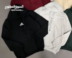  1 هودي تقيل مبطن متوفر بلون الأسود والأبيض