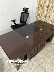  10 مكتب كبير بحالة شبه جديد مع كرسي دوار ممتاز و عصري Big Desk in v.good condition with modern Chair