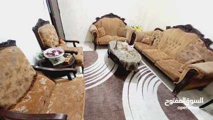  2 كنب مكون من سبع مقاعد