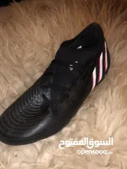  6 بوت اديداس بريدتور اصلي معو كرتونه الاصليه بسعر 25 دينار ملعوب فيه ثلاث حجوزات