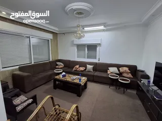  23 منزل مستقل فلات مساحة 200م على أرض 758م للبيع في اربد - شارع البتراء - حوارة