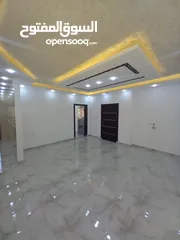  1 شقة فاخرة للبيع مع اطلالة رائعة و موقع مميز