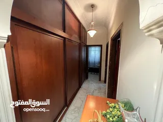  13 دابوق فيلا مستقله فلات موقع مميز مقابل حدائق الحسين وقرب ستي مول