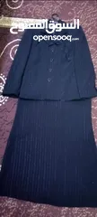  4 طقم ستاتي بحاله ممتازه بلبس مقاس 38   تنوره وجاكيت خط فضي منه وفيه بزبط لمناسبه أو عادي