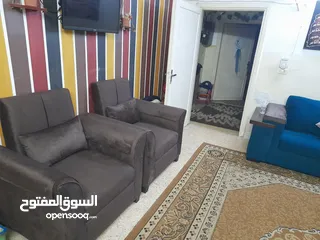  2 طقم كنب 7مقاعد تفصيل خشب سويد للبيع مع سجادته ب 100دقابل لتفاوض بشي بسيط