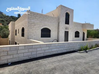  6 فلل للبيع في منطقة سردا
