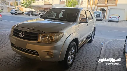  5 للبيع تيوتا فورتشنر موديل 2011