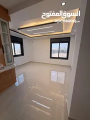  8 روف بمساحة 351م باطلاله بانورامية واسعة وتشطيب سوبر ديلوكس.