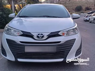  8 تويوتا يارس 2019   ماتور 1500cc بسعر 11500 دينار  الشكل الجديد فحص كامل 7 جيد بدون ملاحظات او قصعات