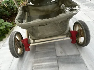  4 عرباية اطفال graco كبيرة و ممتازة