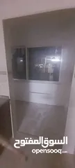  4 شقه سكنيه للبيع ويتوافر جميع الخدمات مثل سوبر ماركت وصيدليه وحلاق