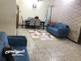  5 سلام عليكم ورحمة الله وبركاته يوجد بيت للبيع بحي لاصدقاء قرب جامع العباس