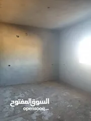  3 شقق جديدة نص تشطيب طرابلس في منطقة السراج خلي جامع البر علي يسار