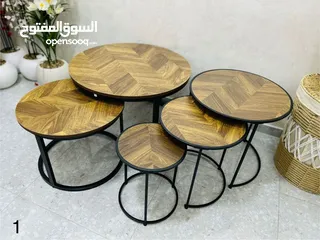  2 طاولات مودرن متداخلة عملية وأنيقة  متوفرة بعدة تصاميم عصرية: خشب طبيعي بنقشة باركيه مميزة.