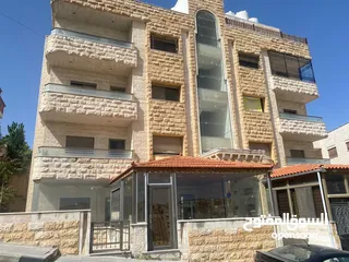  2 شقة أرضية فاخرة 333م لم تسكن بمدخل مستقل في الجبيهة خلف سكن أميمة باتجاه بنكي الأردن والاتحاد