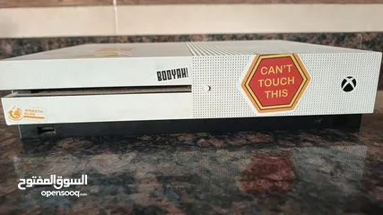  1 Xbox One S• مستعمل بحالة ممتازة