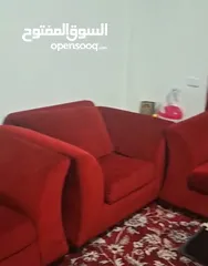  3 كنب جلوس باللون الأحمر