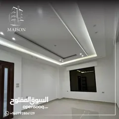  27 شفة شبه ارضي مع ترس و شلال بأفخم التشطيبات العصرية خلف المدارس العالمية