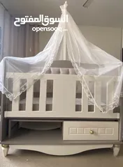  1 سرير طفل من(عمر الشهور -عمر ثلاث سنوات)