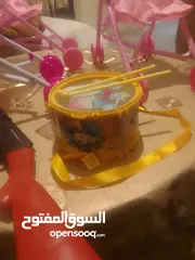  3 مجموعة زينة و   اواني بلاستيك لصب العصير و شمسية   و العاب اطفال
