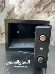 10 سواء بدك خزنة ذكية ببصمة، أو خزنة كلاسيكية بكود ومفتاحين — وفرنالك أفضل 3 خيارات لحماية مصاريك وأغرا