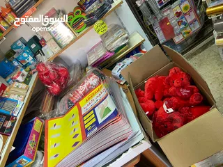  21 بضاعه مكتبه للبيع والمحل للإيجار