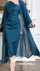  1 فستان سهرة ازرق اللون