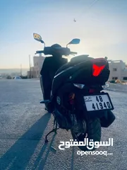  1 سكوتر  وكاله لسا  ماشي 7الف موديل 2023 مرخص   حالتو ممتازه  ولا بدو اشي