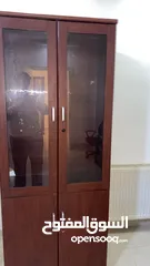 5 مكتب مع كرسي وخزانه شبه وكاله